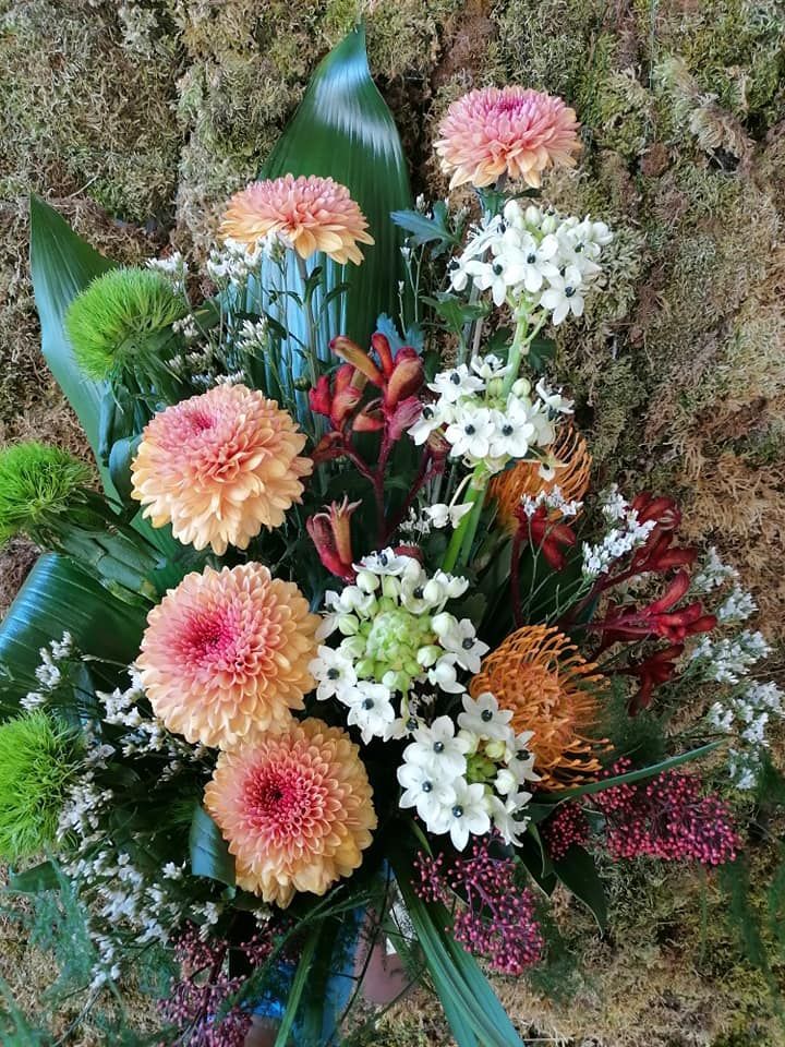 fiori freschi rosa e bianchi