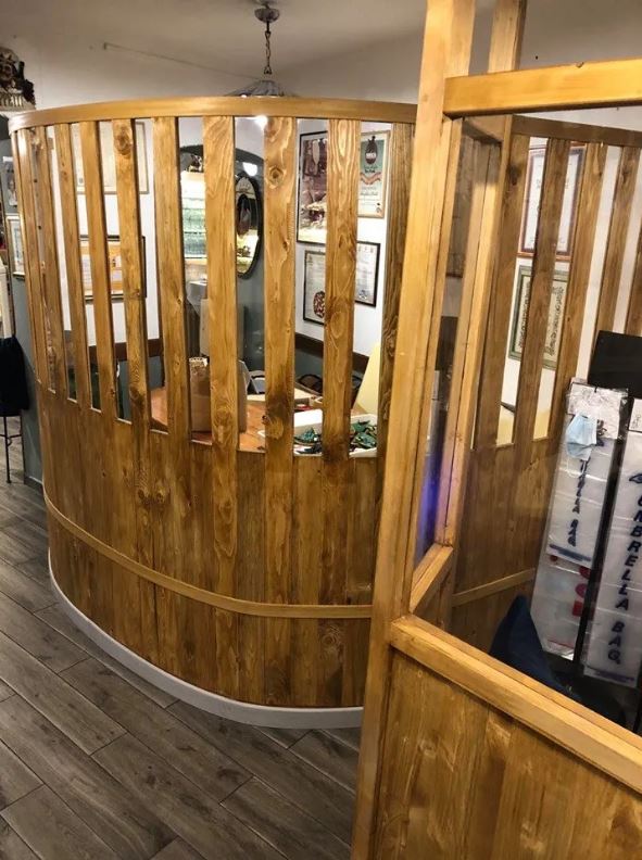 distanziamento tra tavoli pizzeria