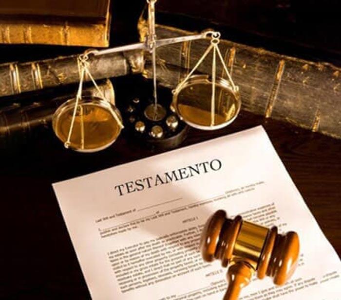 LIC. ALFREDO LAURO VERA  AMAYA - 40 años de experiencia