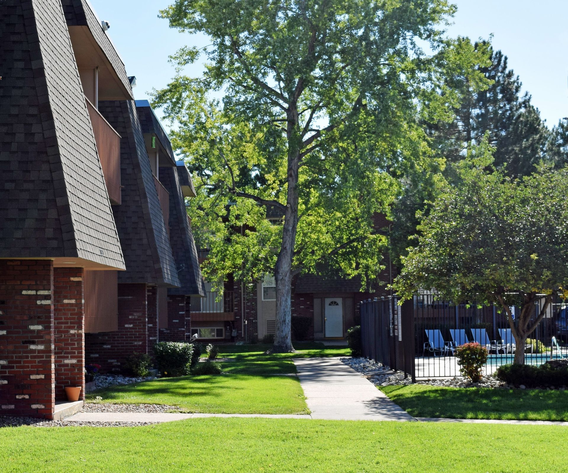 Monaco Parkway Apartments