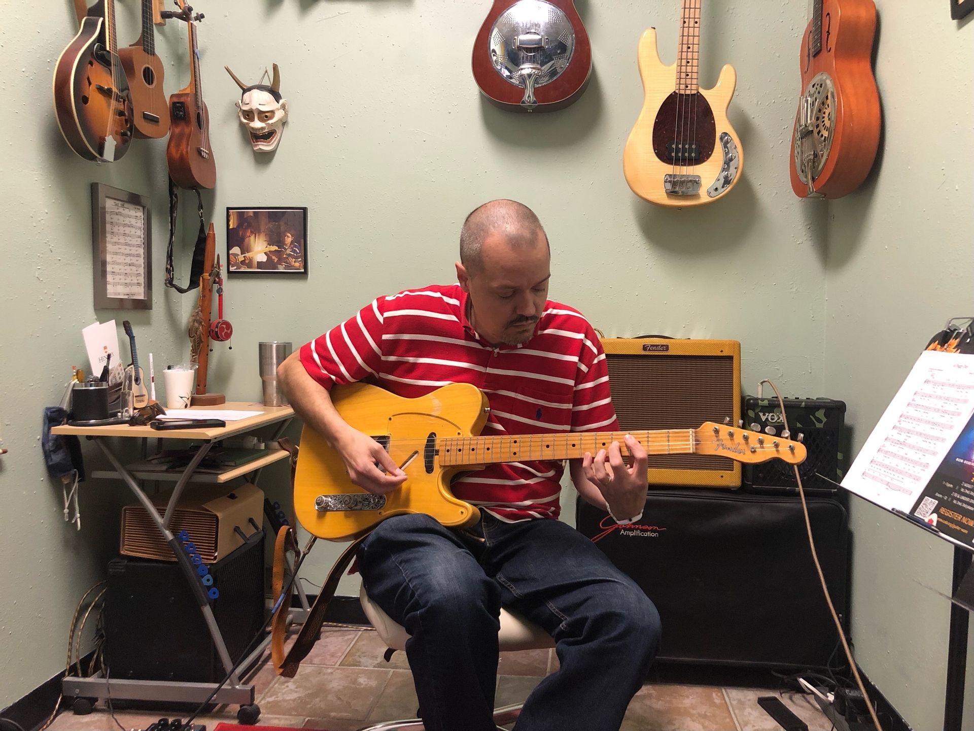 David Dunavant teaching electric guitar during a private guitar lesson in Little Rock, Arkansas