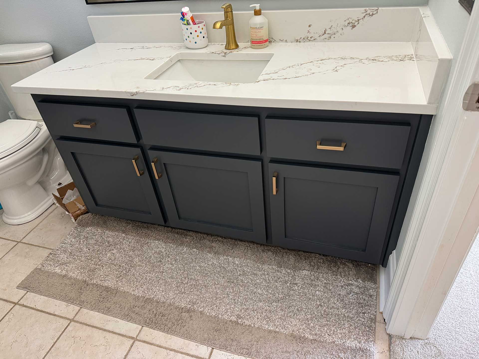 Cabinet 4