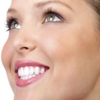 Donna con sorriso curato