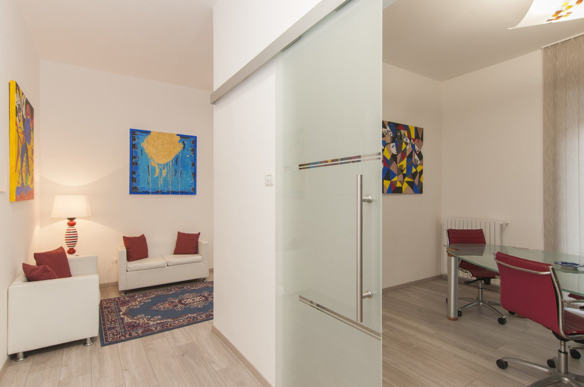 ingresso di uno studio legale con divanetti