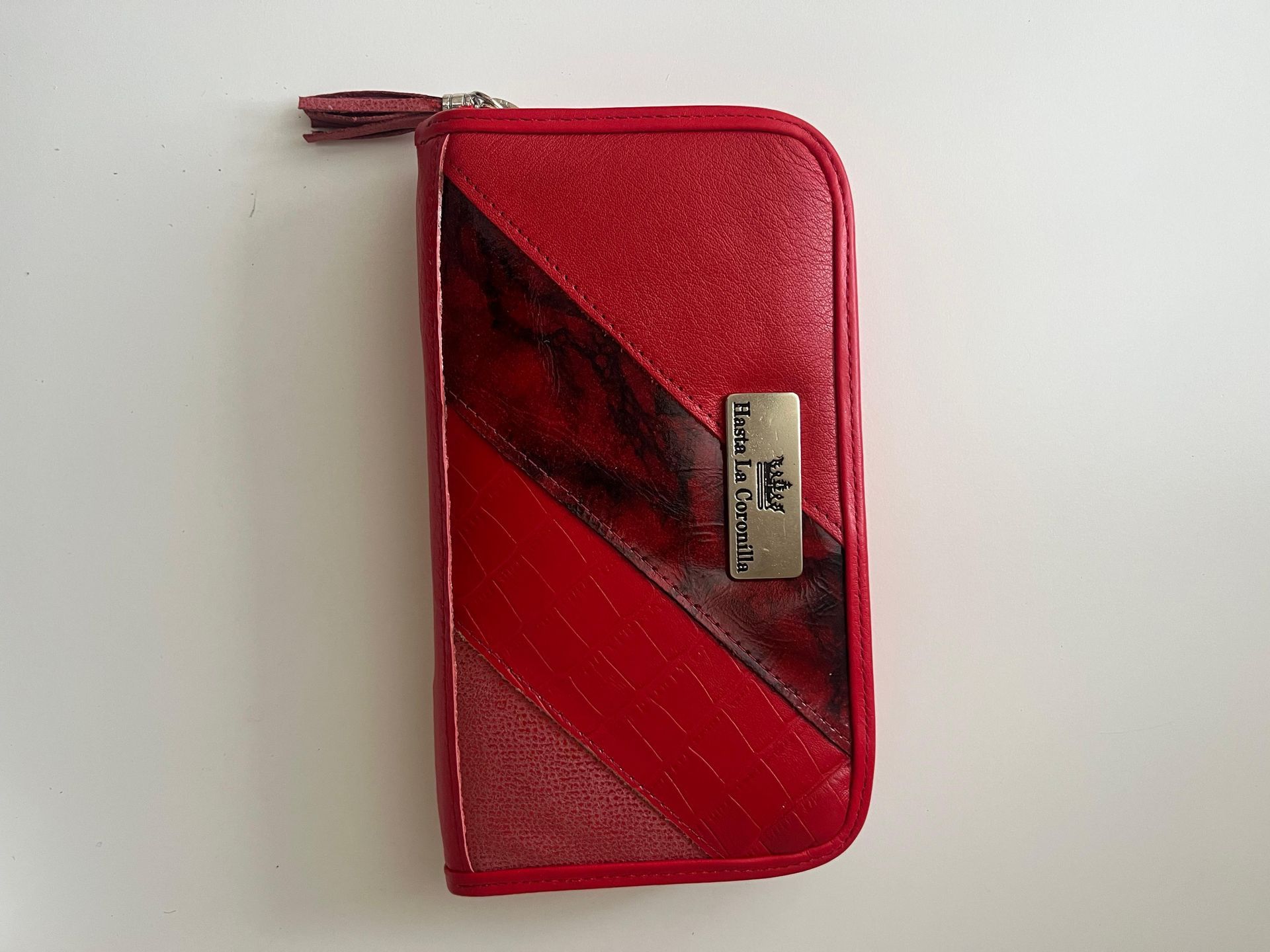 Billetera recortes roja
