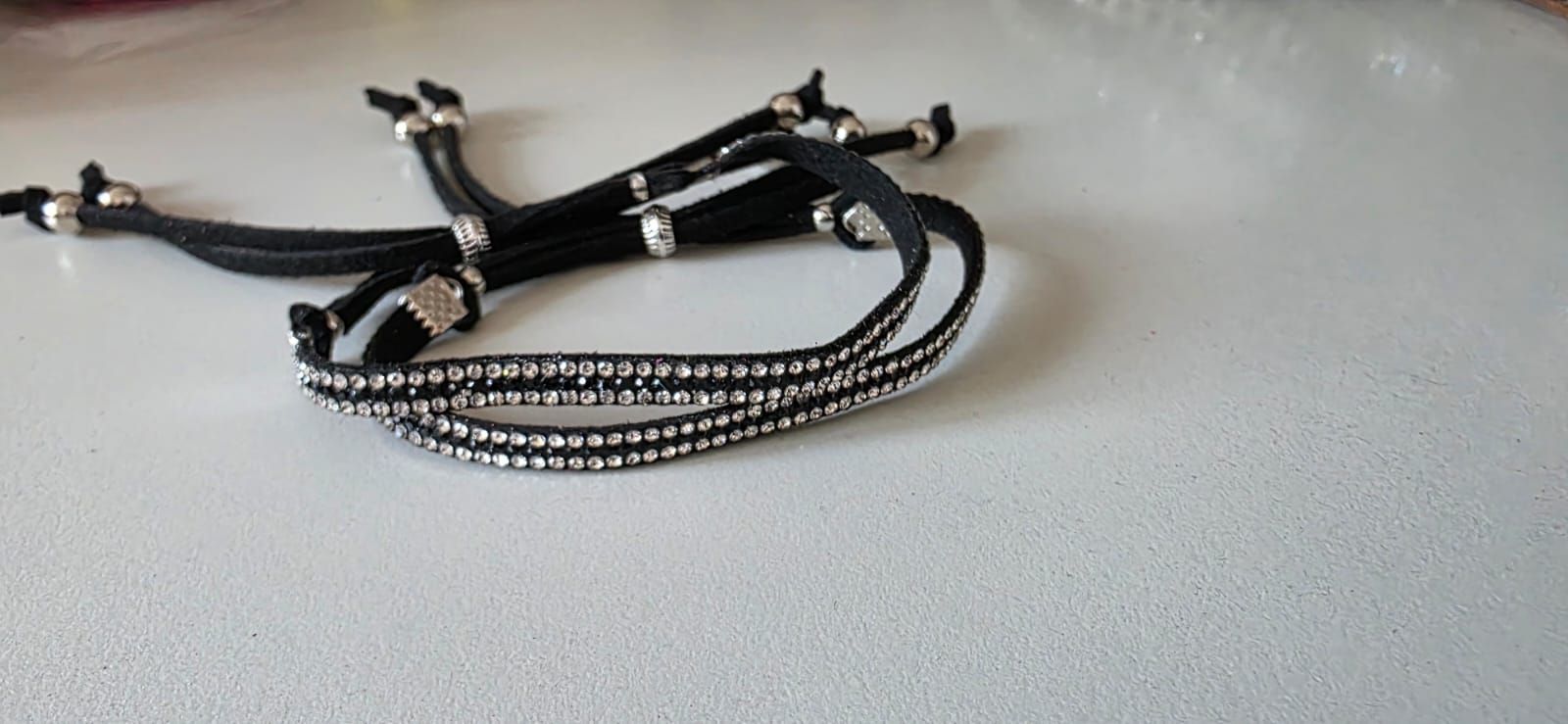 Pulsera negra mini cristales