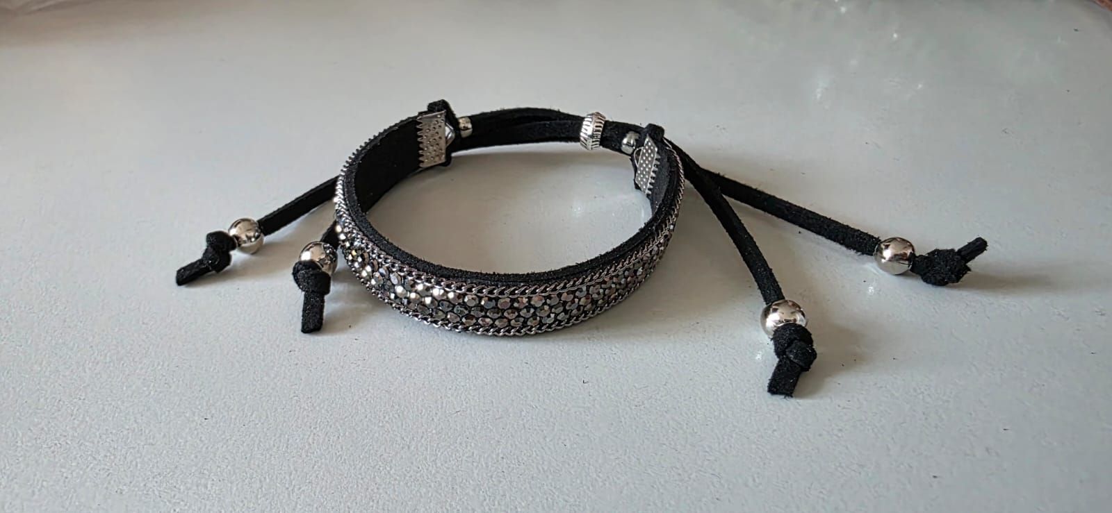 Pulsera negra cadenitas