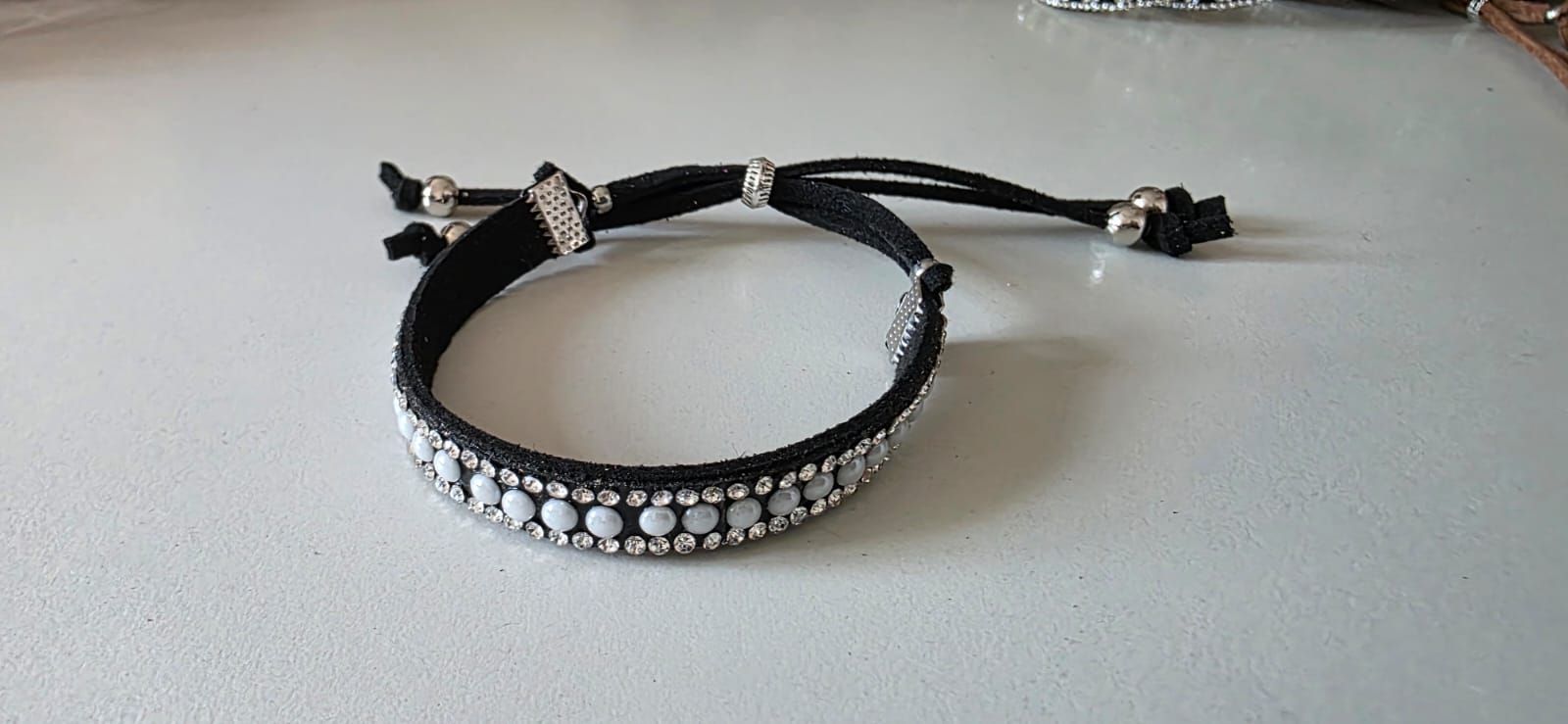 Pulsera negra perlas