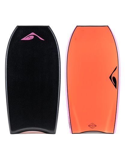 Prancha de bodyboard de dupla face: parte superior preta, parte inferior laranja, detalhes e logotipo rosa.