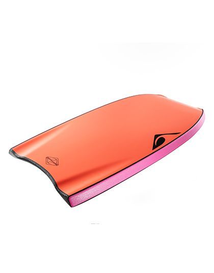 Prancha de bodyboard de dupla face: parte superior preta, parte inferior laranja, detalhes e logotipo rosa.