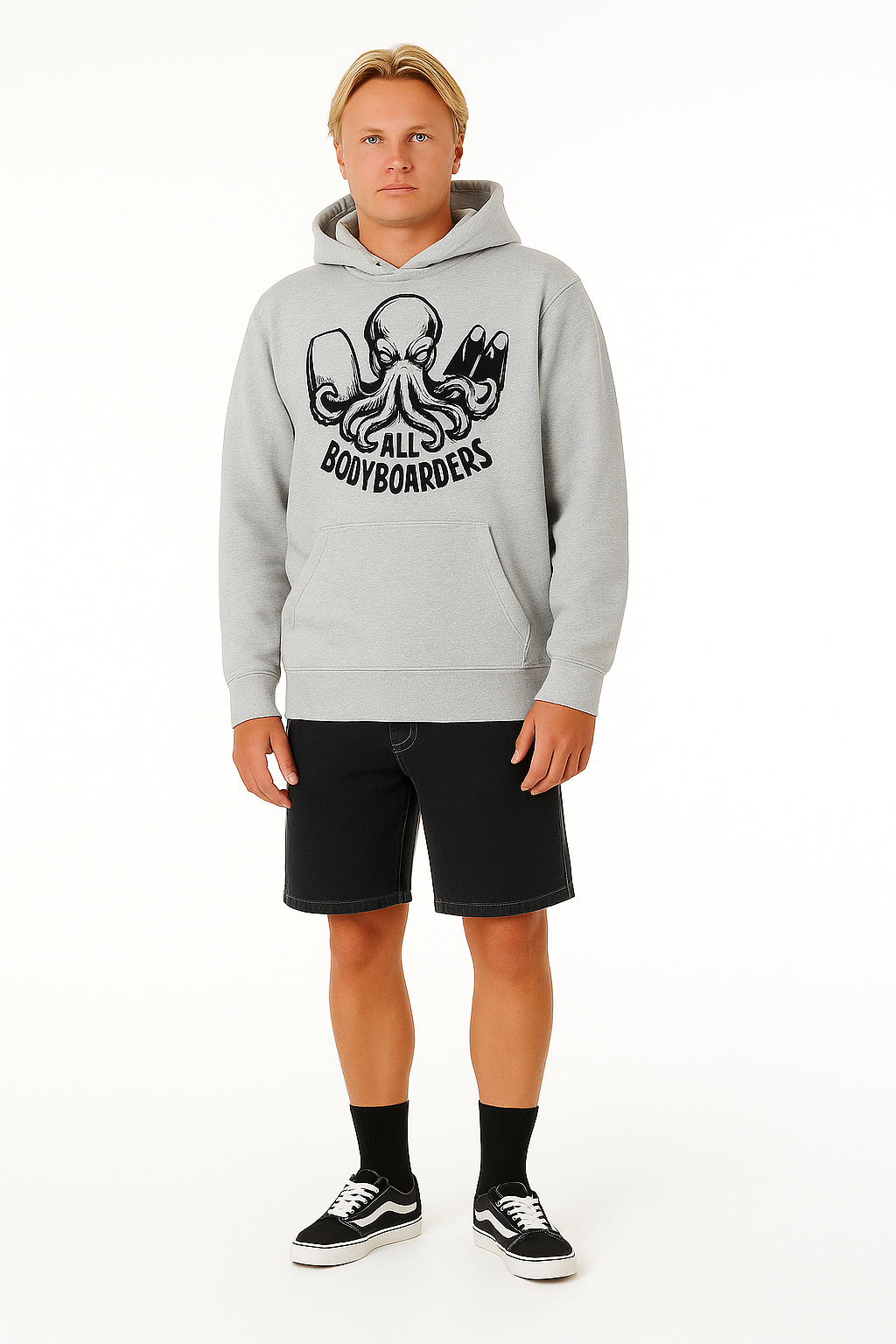 Pessoa vestindo um moletom cinza com capuz e shorts pretos. O moletom tem uma estampa de polvo. Usa meias e sapatos pretos.