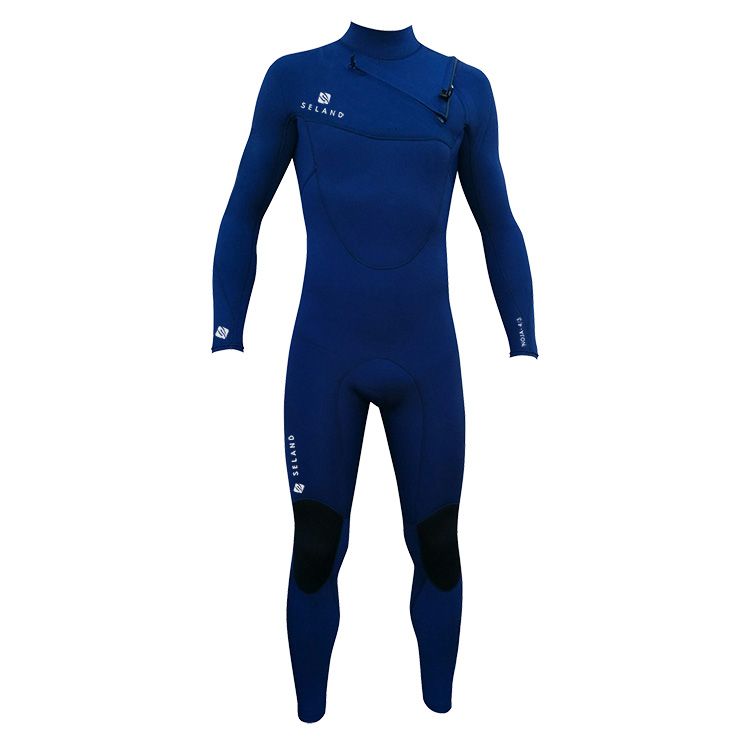 Roupa de mergulho azul com joelheiras pretas e fecho de zíper.