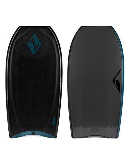Duas pranchas de bodyboard pretas com detalhes e logotipos em verde-azulado sobre um fundo branco.