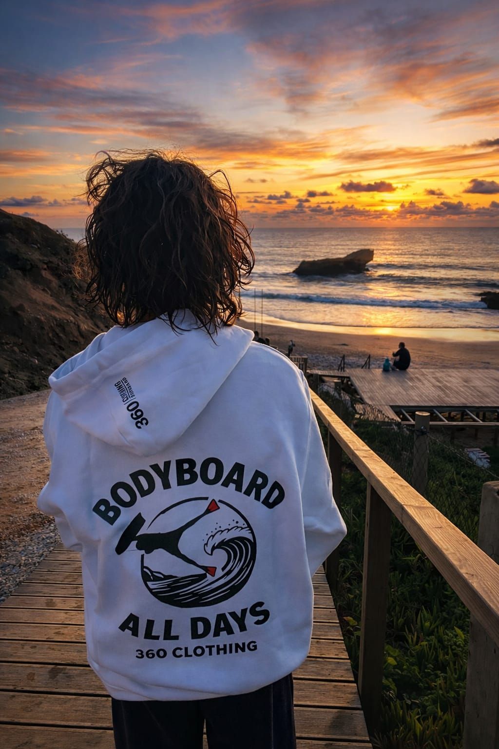 Pessoa vestindo um moletom com a inscrição 