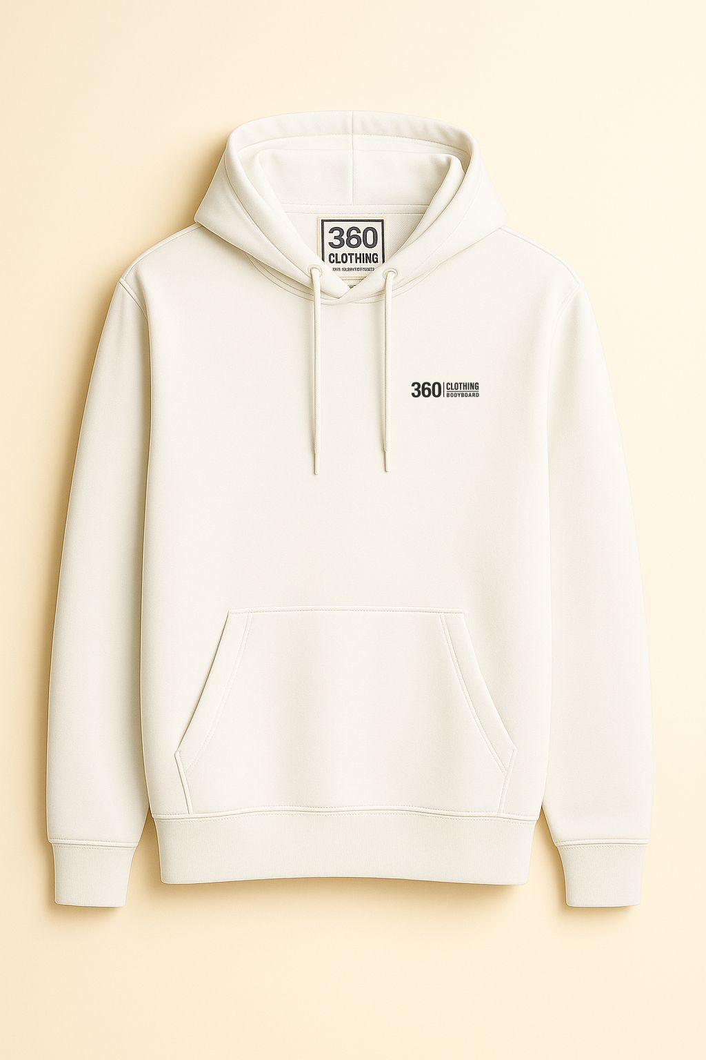 Pessoa vestindo um moletom branco com a inscrição 