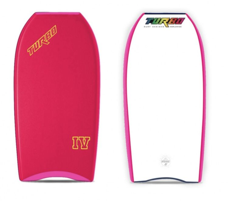 Bodyboard Pink Turbo, vistas superior e inferior. Logotipo amarelo, base branca com listras coloridas.