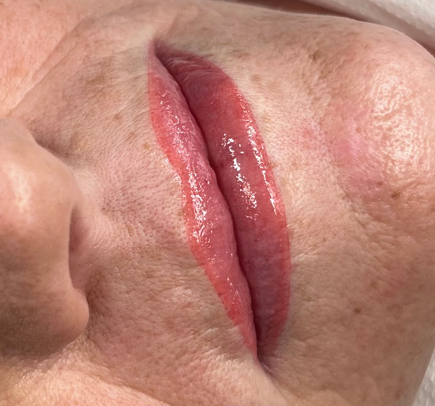 Permanent makeup for lips