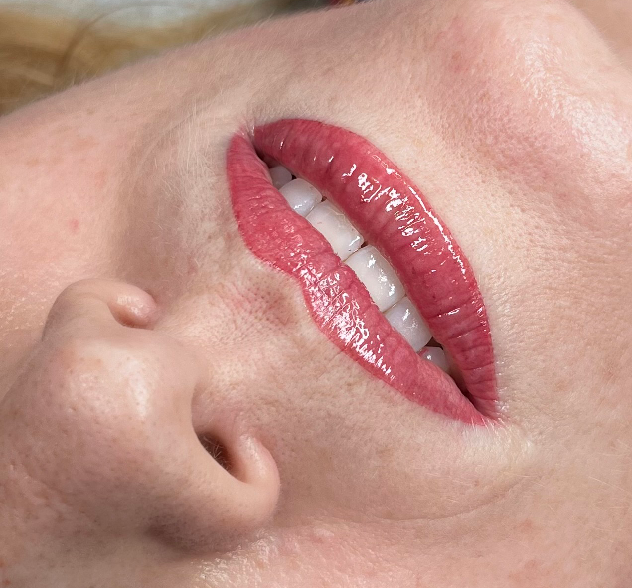 Permanent makeup for lips