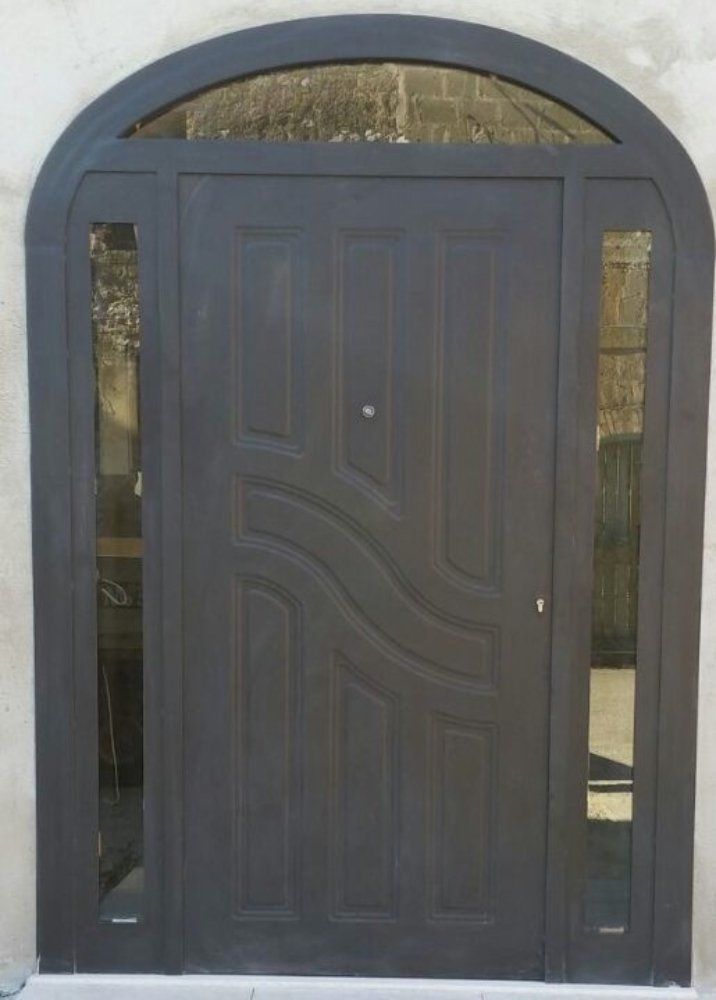 pannelli a rilievo per portone ad arco