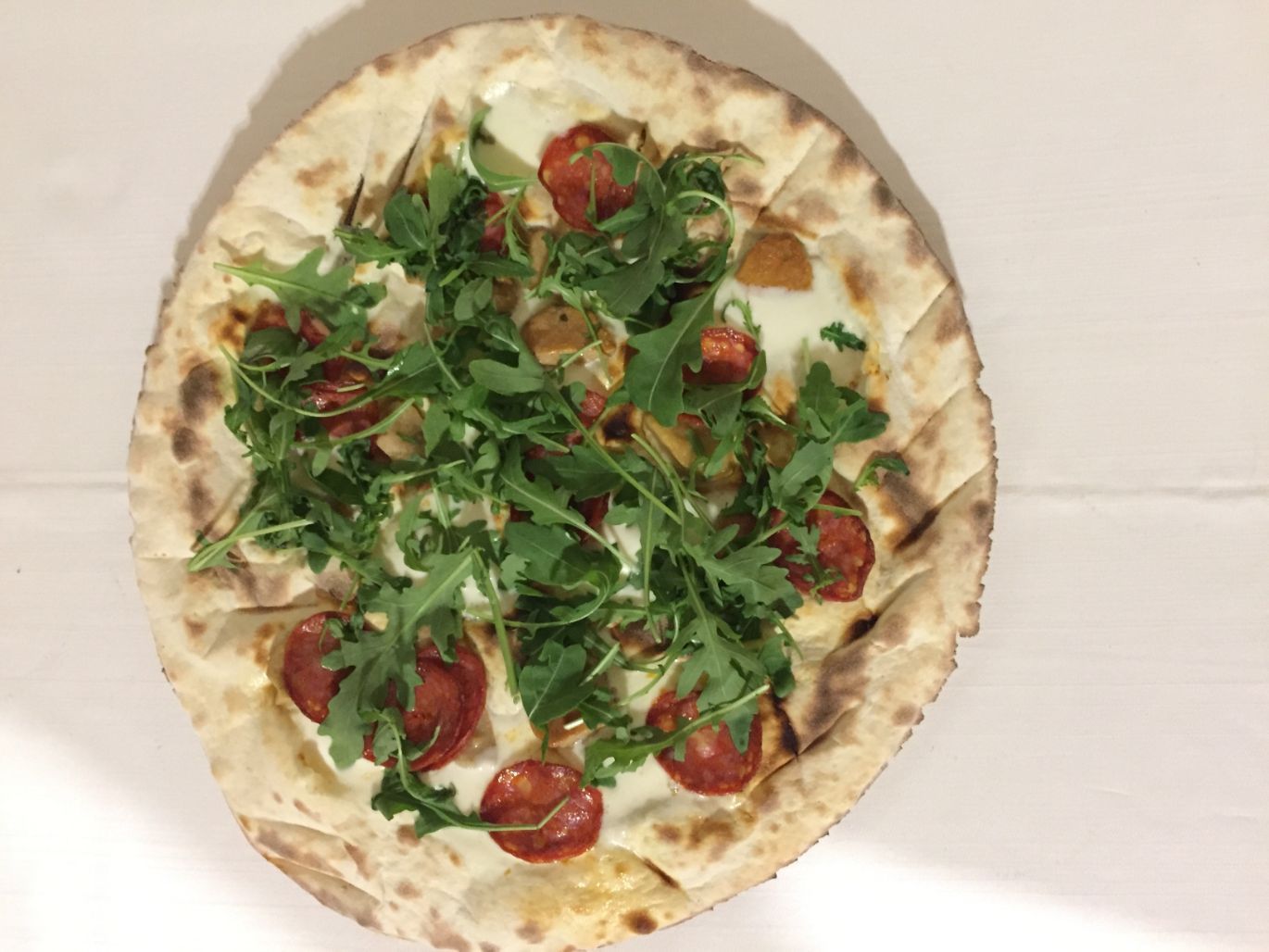 pizza rucola e pomodorini