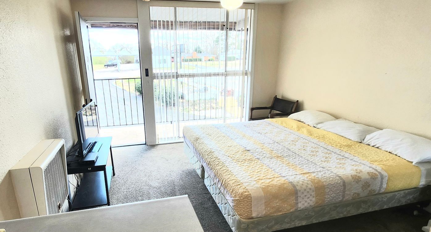 room at Twin Lakes Inn