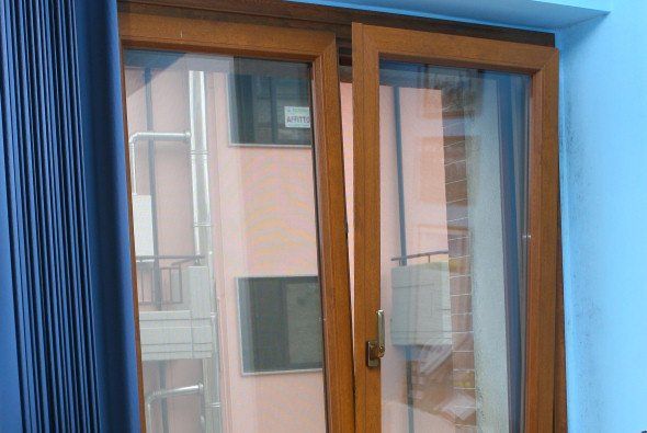 finestra con anta a ribalta