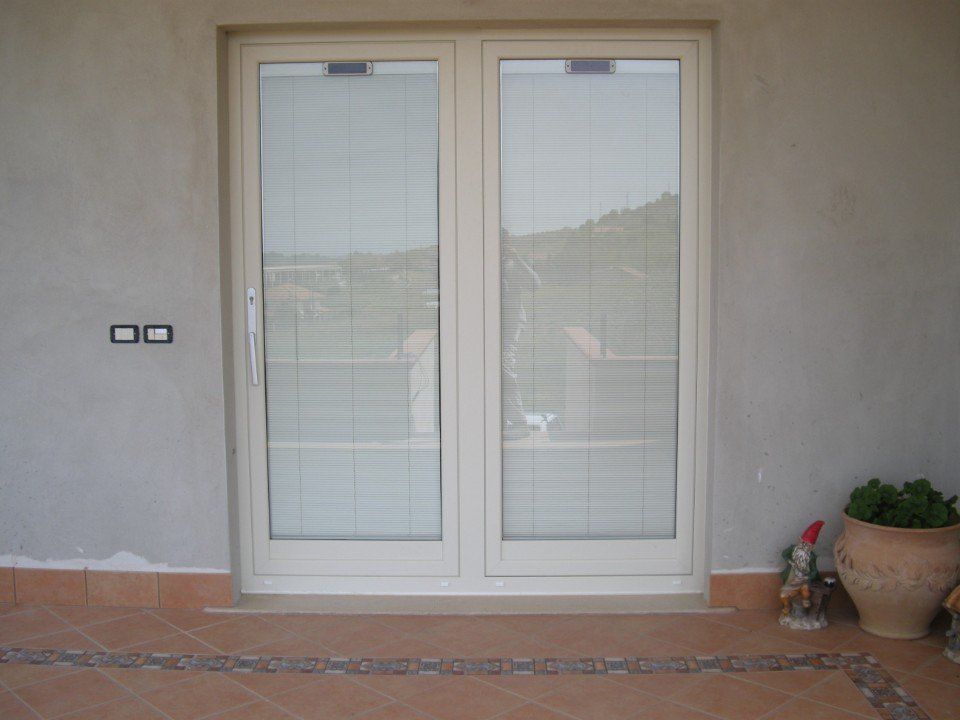 porta finestra in PVC bianca