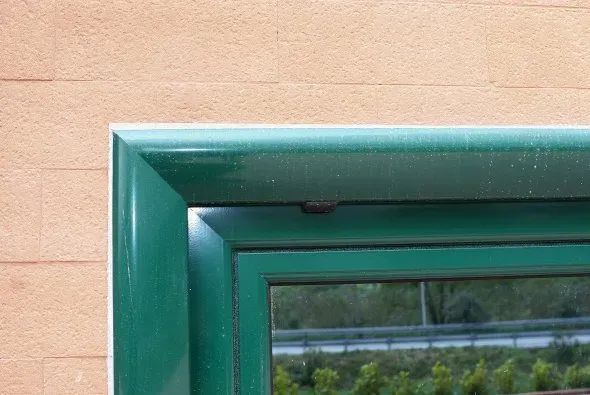 particolare di una porta esterna