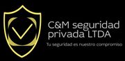 El logotipo de C & M Seguridad Privada Ltda es un escudo con una marca de verificación sobre él.