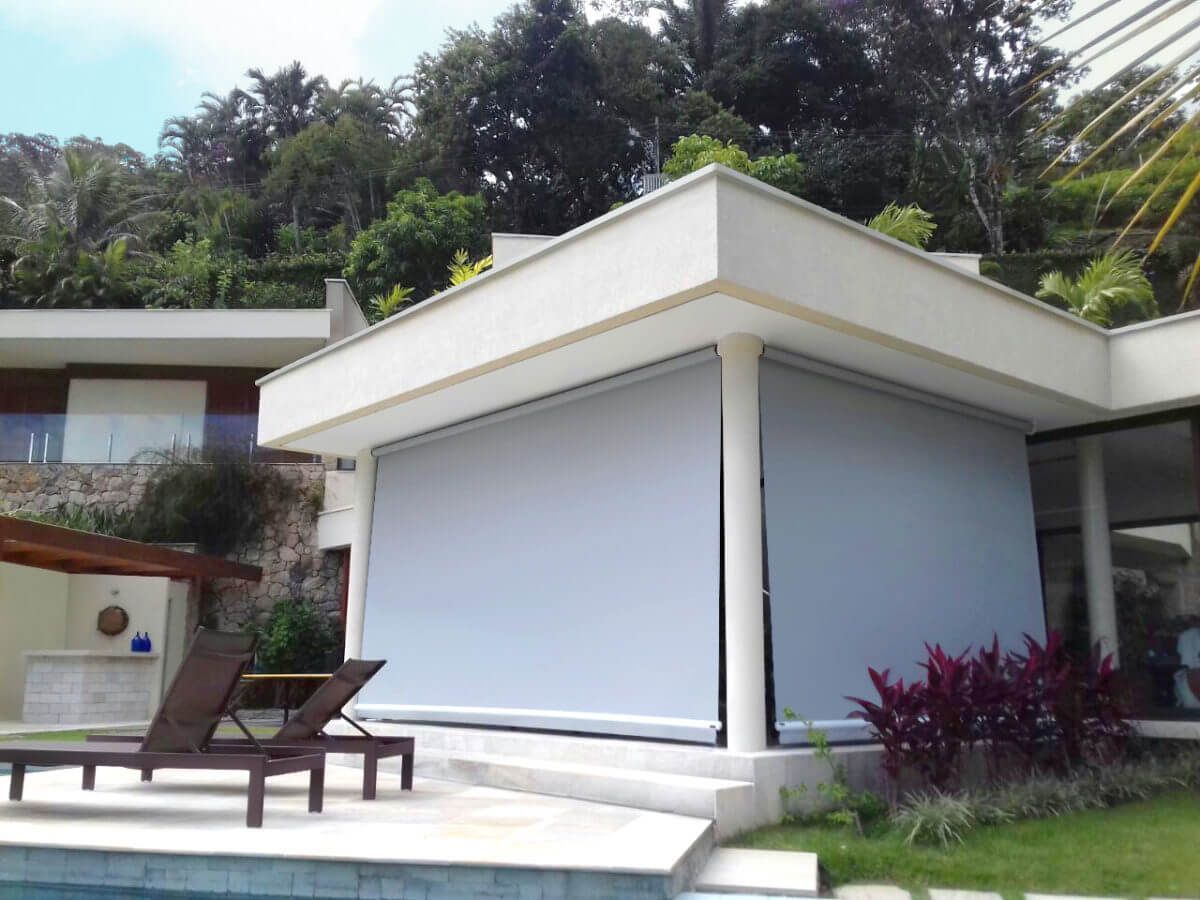 O toldo rolô para varanda é ideal para quem busca mais conforto, proteção solar e sofisticação para o ambiente. Com design moderno e funcional, ajuda a reduzir o calor, controlar a luminosidade e trazer mais privacidade para a varanda. A DecorPrime oferece toldos rolô sob medida, com materiais de alta qualidade, opções motorizadas e instalação profissional em São Paulo.