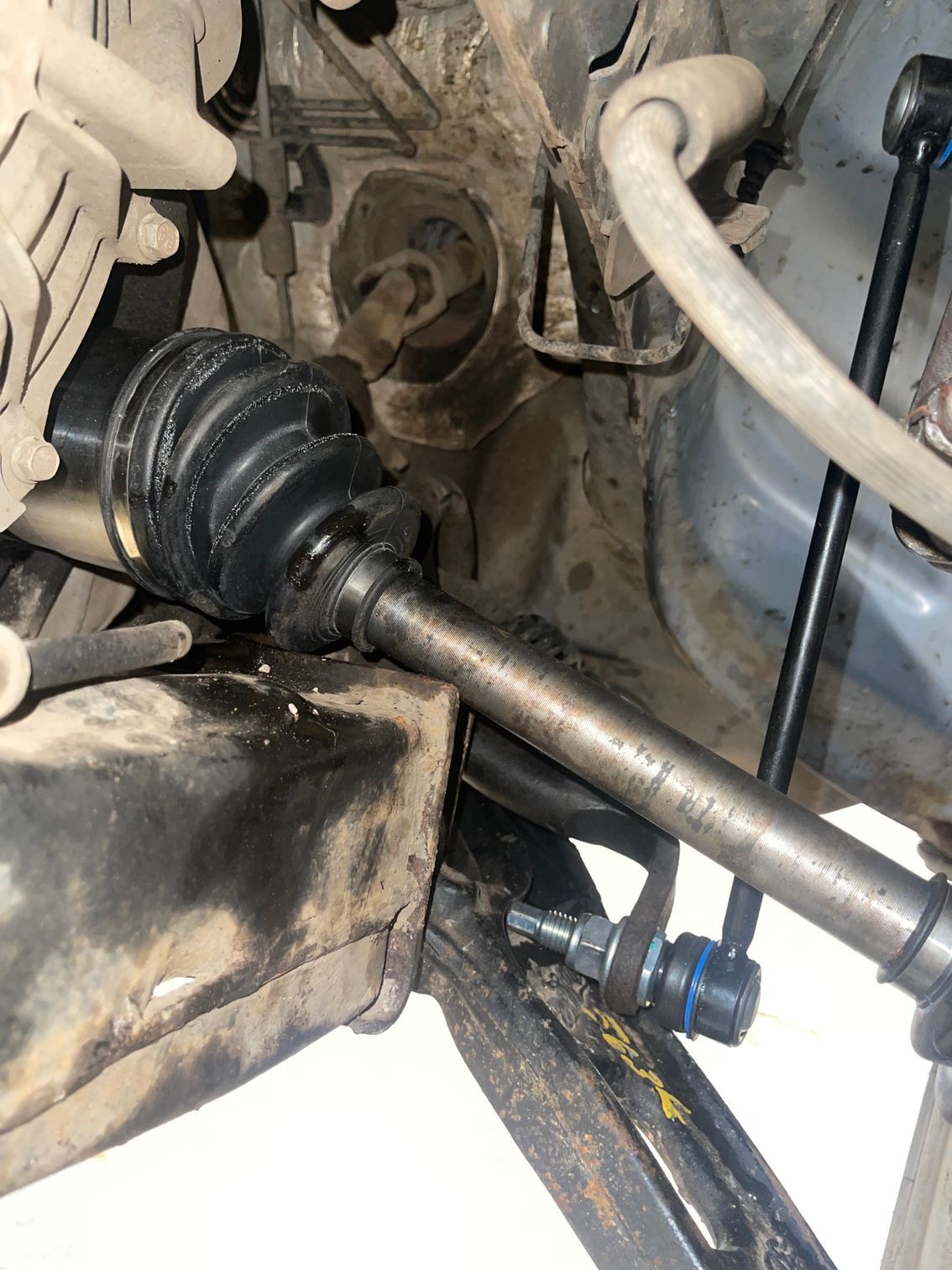 A close up of a steering gear on a car.