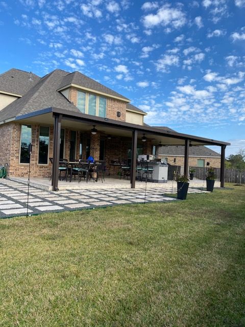 Backyard with a patio cover built in Austin TX with concrete slab and outdoor kitchen Backyard with a patio cover built in San Antonio TX with concrete slab and outdoor kitchen