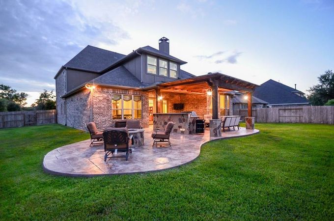 Modern cedar pergola with filtered shade design installed for an Austin, Texas homeowner.