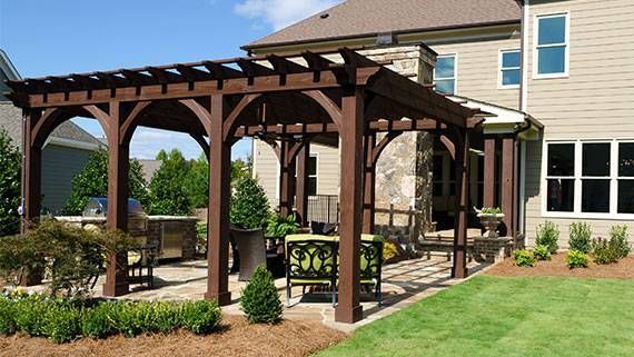 Aluminum pergola installation for Hollywood Park suburban backyard