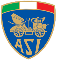 Primo piano di una porta scorrevole in vetro con una zanzariera.