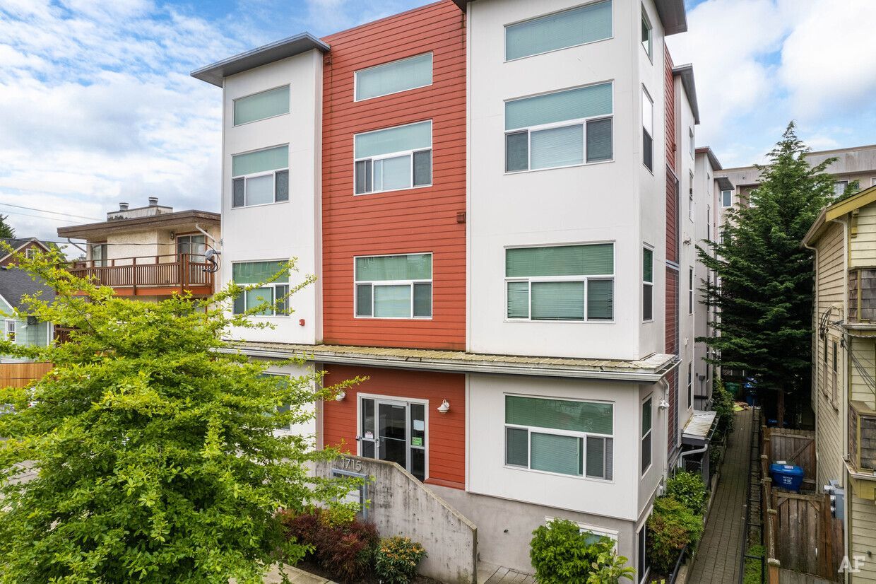 Alcove Ballard Apartments - Image 1