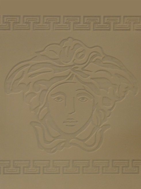 incisione su pietra riportante il volto della figura mitologica della Medusa