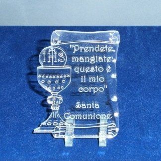 Targa in plexiglass a forma di pergamena con l'immagine di un calice e frasi per celebrare la Santa Comunione