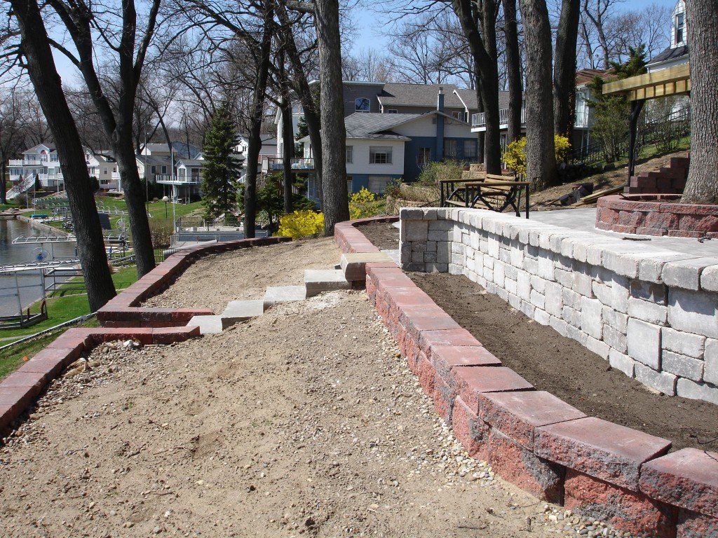 Basalt stone wall — South Bend , IN — Fuerbringer Landscaping & Design
