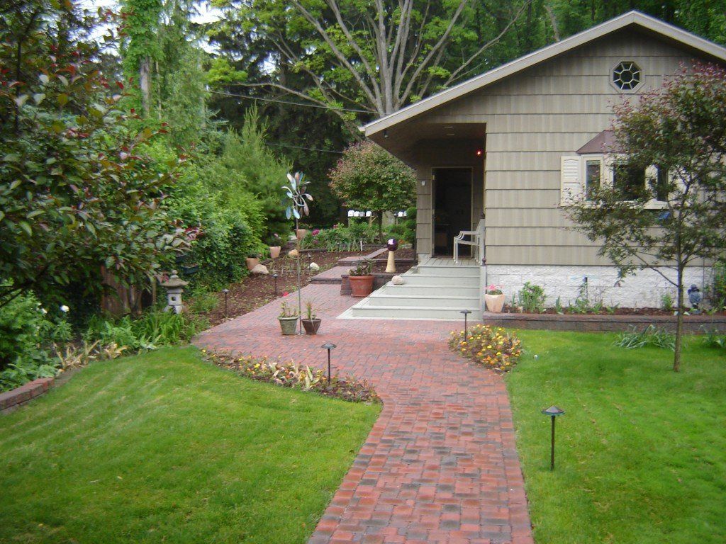 Backyard walkway — South Bend , IN — Fuerbringer Landscaping & Design