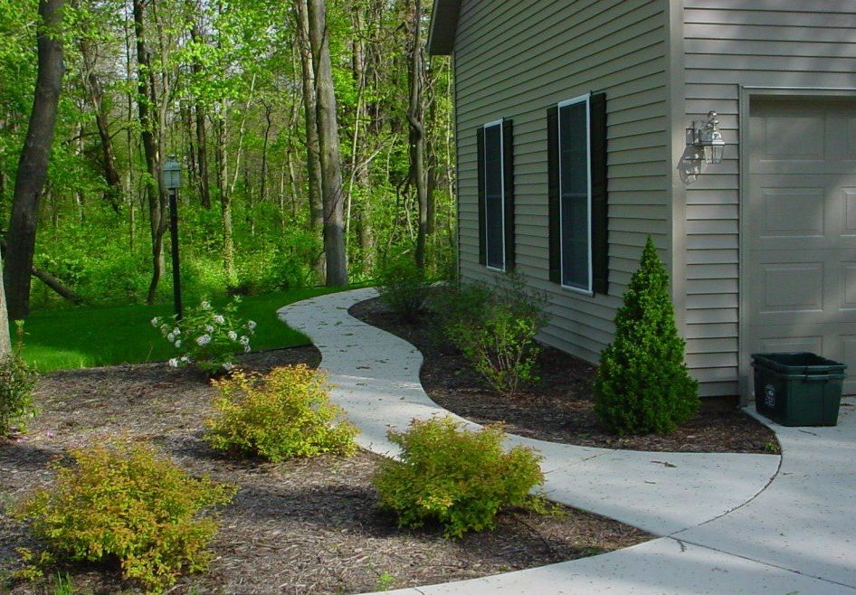 Landscape edging installation — South Bend , IN — Fuerbringer Landscaping & Design