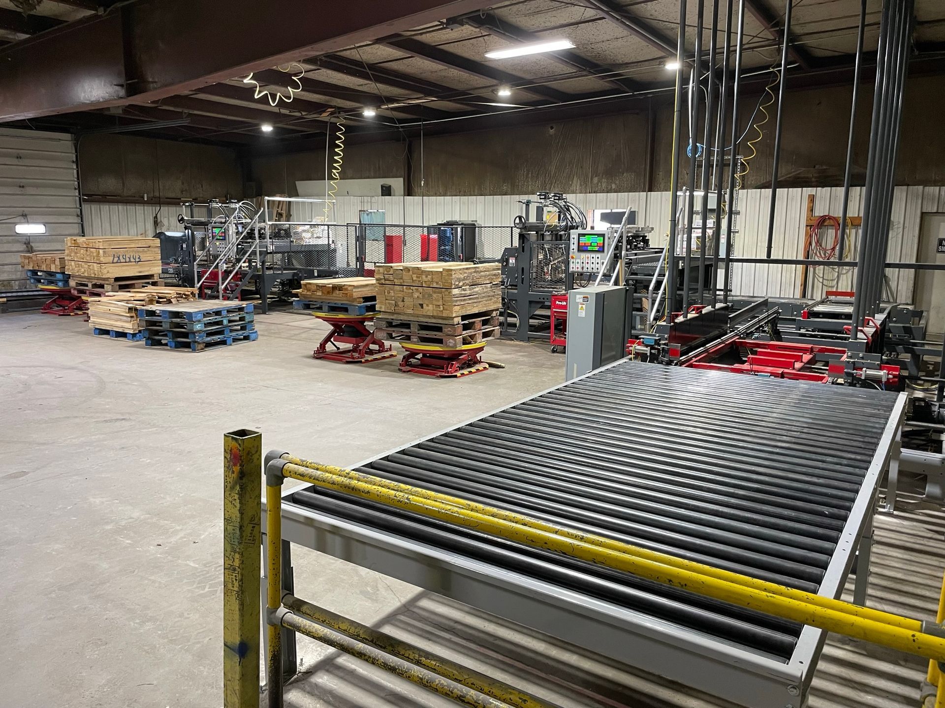 A large warehouse with a conveyor belt in the middle of it.
