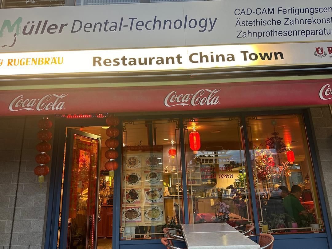 Die Vorderseite eines Restaurants namens Restaurant China Town