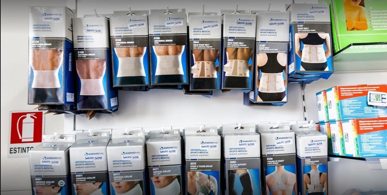 fasce lombari in vendita presso una parafarmacia