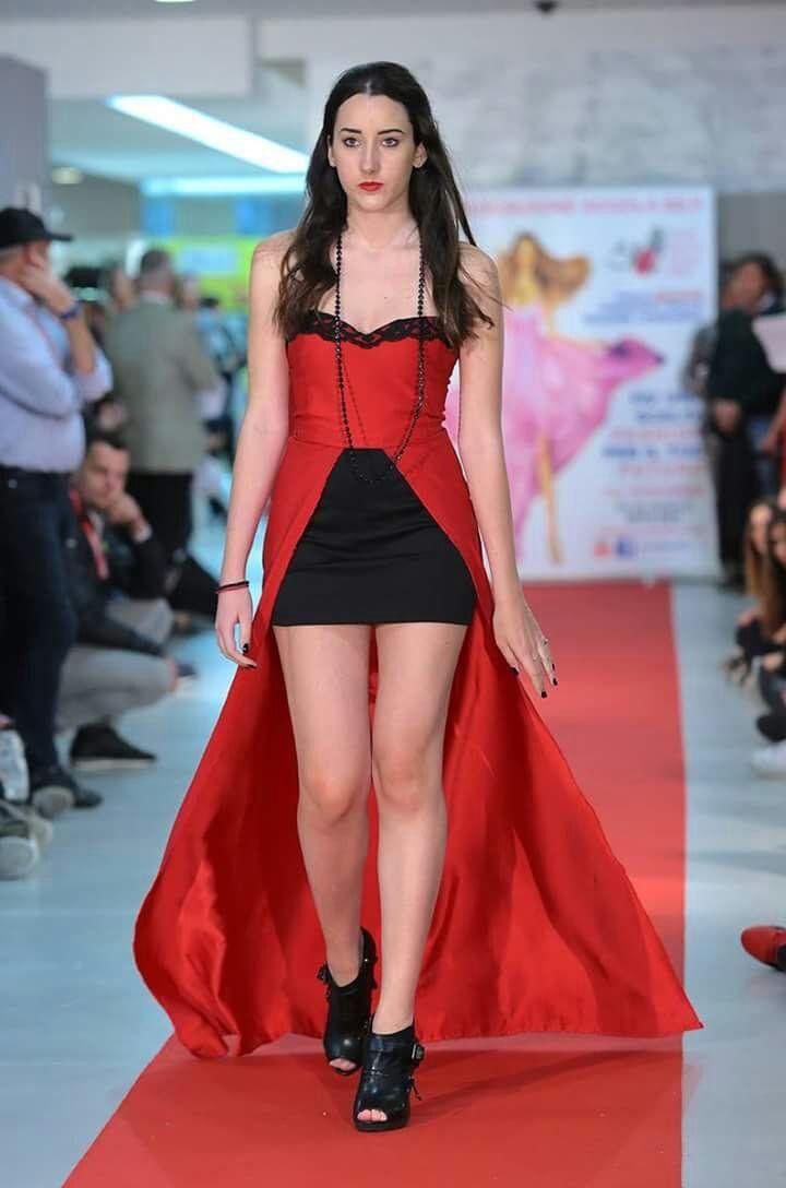 robe artisanale faite main rouge et noire