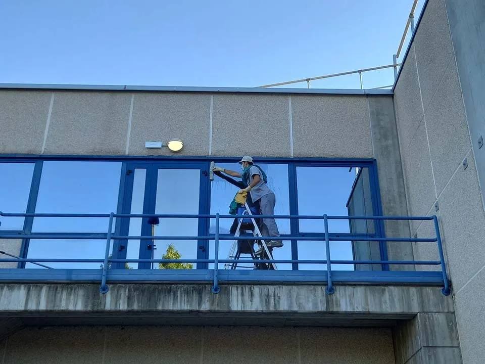 piattaforma per pulizia di vetrate