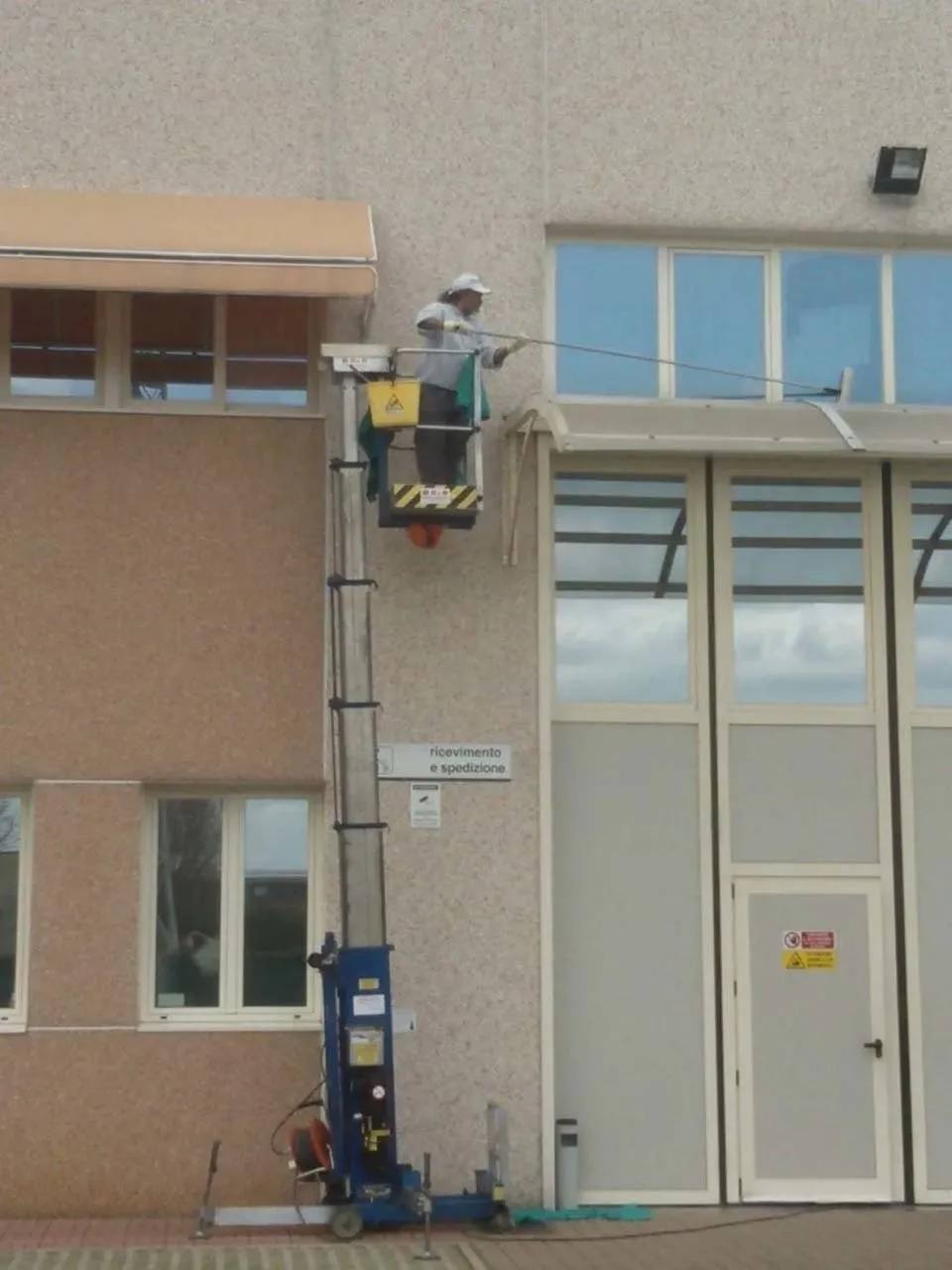 piattaforma per pulizie vetri