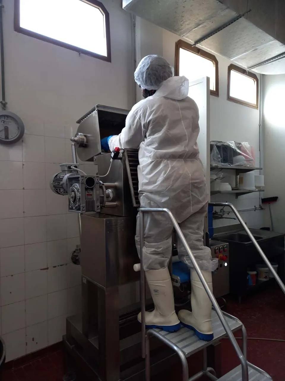addetto alle pulizie industriali