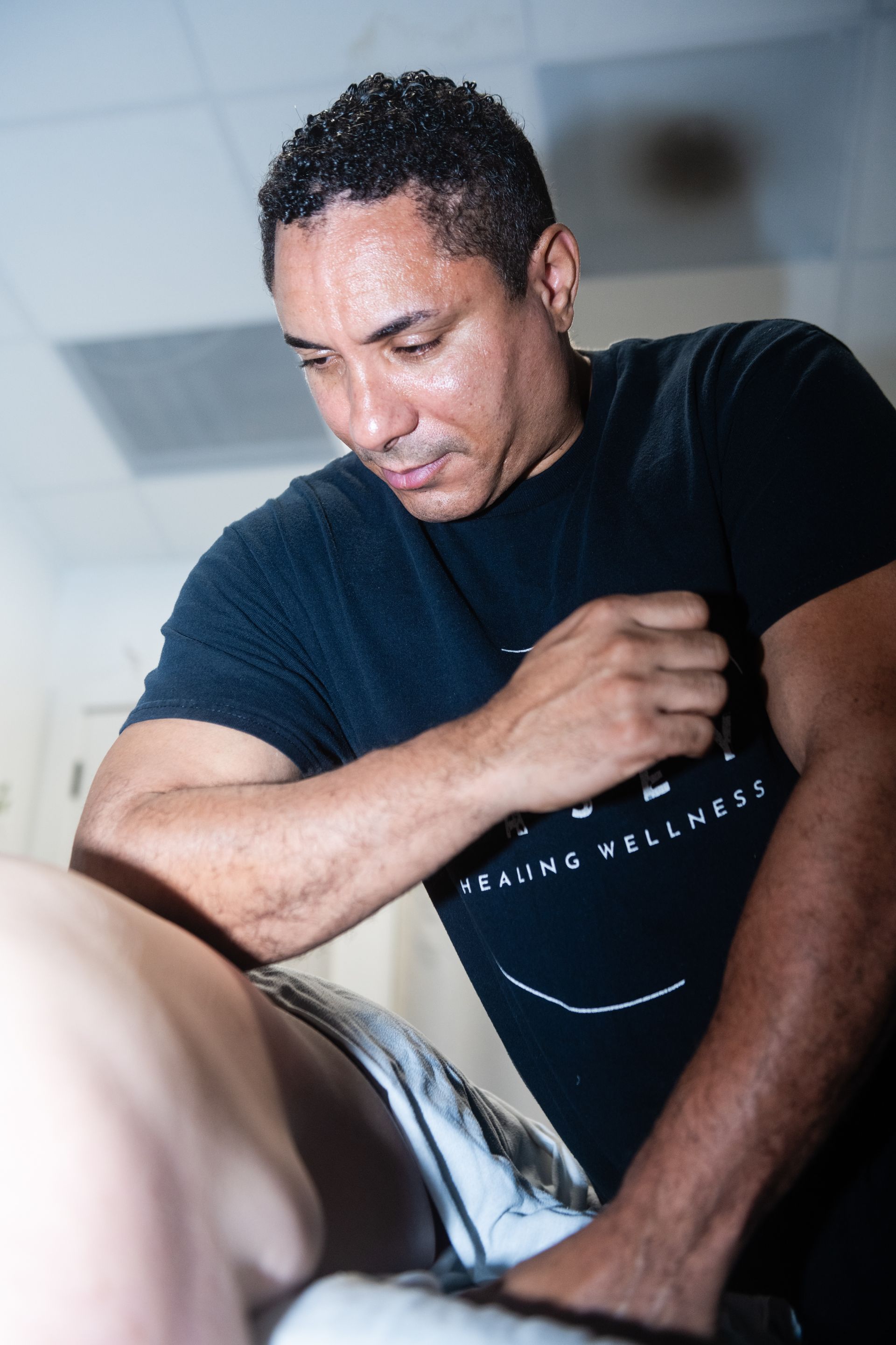 Mel Casey LMT performing Deep Tissue Massage at Casey Healing Wellness.