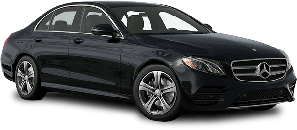 Een zwarte Mercedes Benz E-klasse sedan wordt getoond op een witte achtergrond.